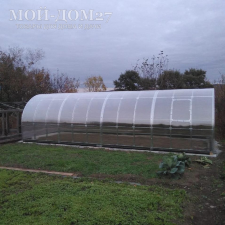 Теплица СверхПрочная Усиленная 8 метров с поликарбонатом | Мой-Дом27 | Каркас изготовлен из оцинкованной замкнутой трубы 20*20 мм.<br>
 Ширина - 3 метра. Высота - 2,1 метра. Длина 8 метров.<br>
 Выдерживаемая снеговая нагрузка - 300 кг/м2. Выдерживаемая ветровая нагрузка - до 22 м/с.<br>
 <b>Расстояние между дугами 0,65 метра.&nbsp;ДВОЙНАЯ ДУГА под дугой приварена еще одна дуга - толщина металла каждой дуги 1,2&nbsp;мм.</b>&nbsp;Ширина двери 0,96 метра.<br>